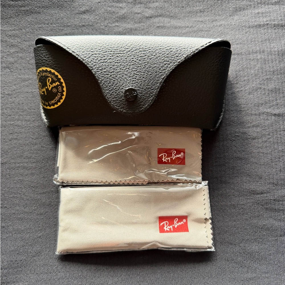 Ray-Ban Black Case with Cream Cloths